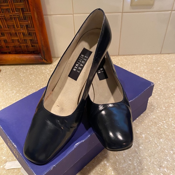Stuart Weitzman Shoes - Beautiful VINTAGE Stuart Weitzman heel/pump. Sz 8 Perfect condition. Navy Blue